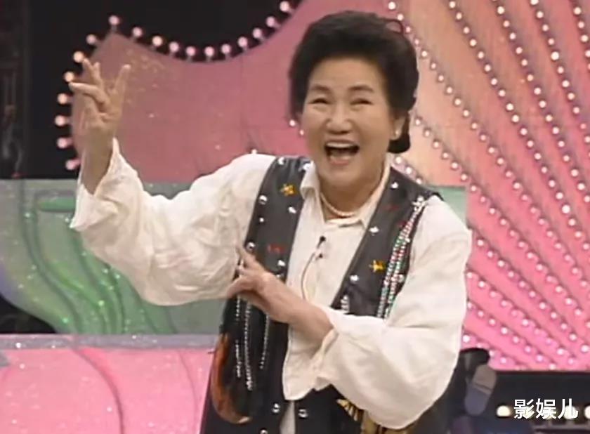 赵丽蓉|1999年深夜,赵丽蓉穿好寿衣,含泪乞求:“就让我安乐死吧”