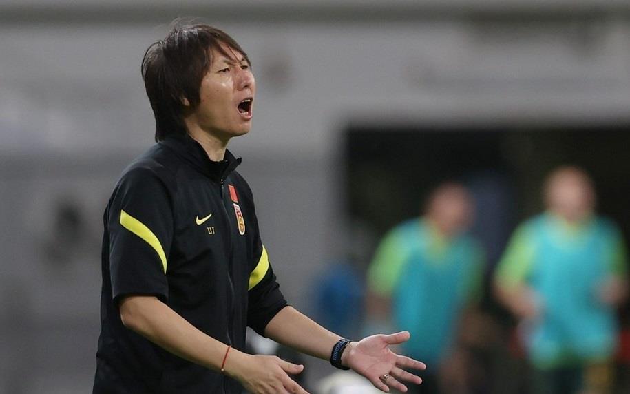 胚小芽儿|李铁遭炮轰，喷子战术大师涌现：李铁只会吹头发，战术都不会用