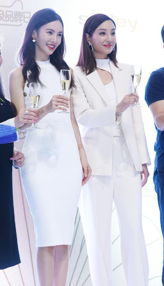 吴亦凡|郑希怡与金晨同框，一个娇媚一个酷飒，气质不同但都很美