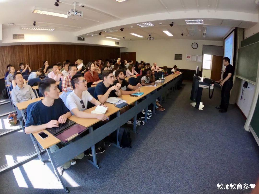 清华大学|因一张早8点前的教室实拍，清华大学上“热搜”，在校学生吵翻了