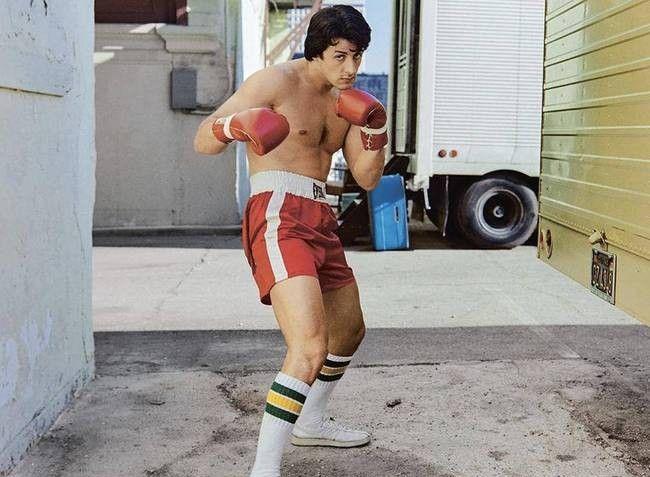 面瘫|史泰龙：出生被产钳夹成面瘫，3任老婆都是绝色，3个女儿更是貌美