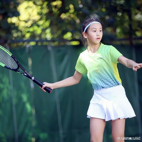 田亮|田亮女儿“暴涨式发育”，11岁身高近1米7，网友：最美大长腿