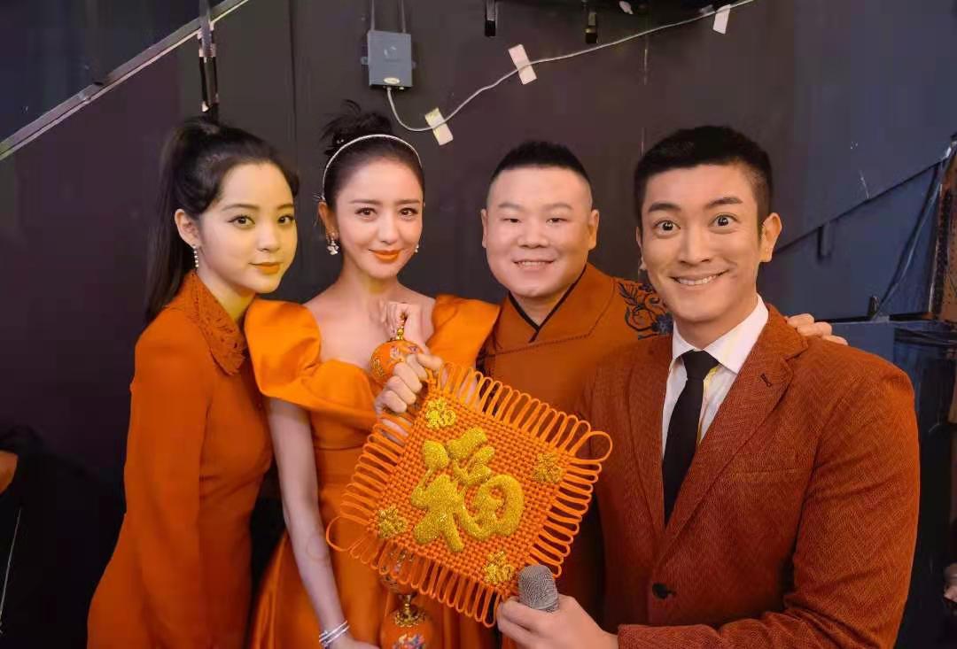 佟丽娅|最牛夫妻？佟丽娅戴60万首饰亮相春晚，老公电影首日票房破十亿