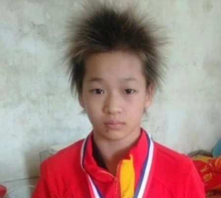 各抒己见 太可爱!全红婵最新“爆炸头”照出炉,睡眼惺忪,仿佛回到1年前