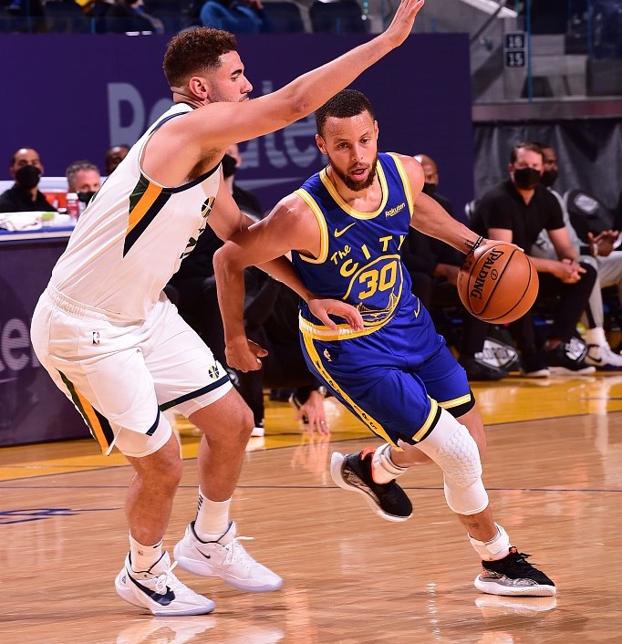 勇士队|爆冷！勇士掀翻联盟第一，守住西部第8，库里36+6飙绝命三分制胜