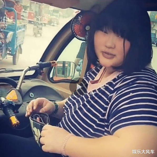 朱雪梅 大衣哥女儿现身理发店剪头发，体重锐减30斤，精气神都不一样了