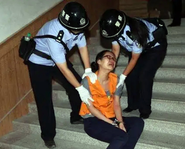 63岁老徐包养坐台小姐,因贪色不能自拔反被坐台女残杀