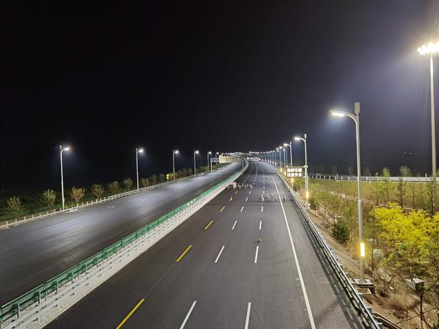 北京日报客户端 “五一”不停工，京雄高速河北段向通车全力冲刺