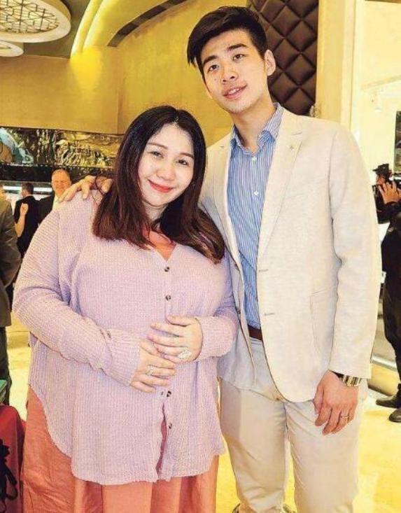 运动|何超盈成功减肥，照片对比太强烈了，坚持运动或许会帮助你