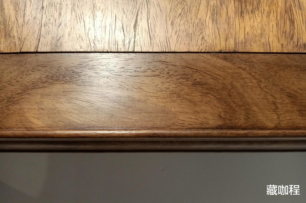 |山峰纹上棕眼茂密，好一幅黄花梨水墨盛景