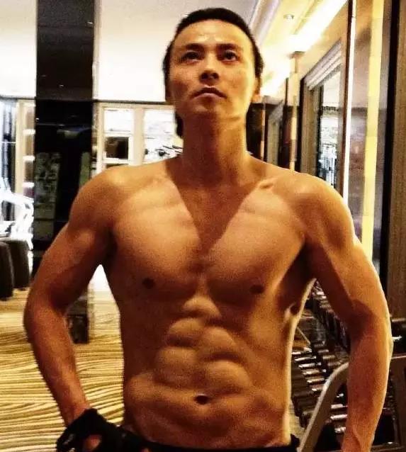 披荆斩棘的哥哥|被这群40+男人的现状吓到，肌肉身材帅过小鲜肉