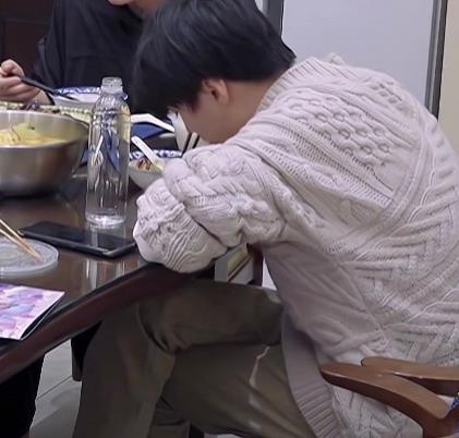 王俊凯|助理晒王俊凯假期餐，三菜一汤营养均衡，小凯饭量变大了