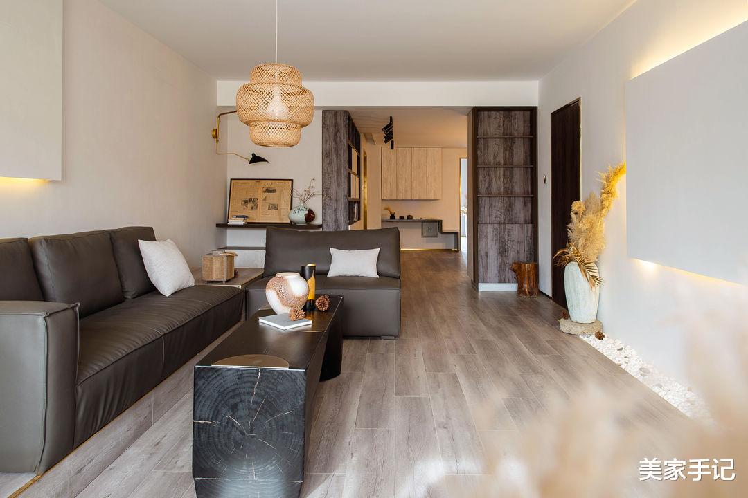 美家手记|北京夫妻140㎡的家，坚持客厅铺碎石，阳台垫高30公分，完工实用极了