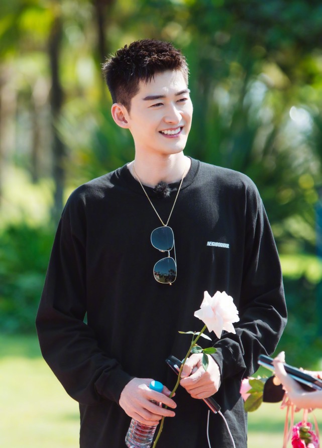 欧阳娜娜|张翰凌晨发文感慨：把等待过好，才算过好人生