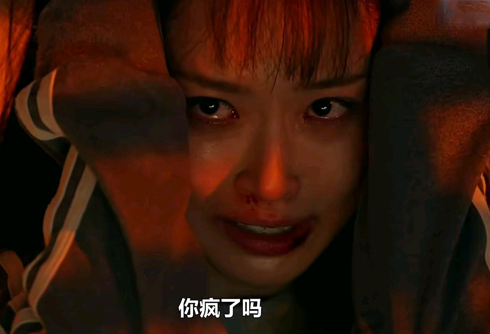 柳岩|《顶楼3》得知身世 锡京依旧是拽妹 暴打朱丹泰上演酷跑