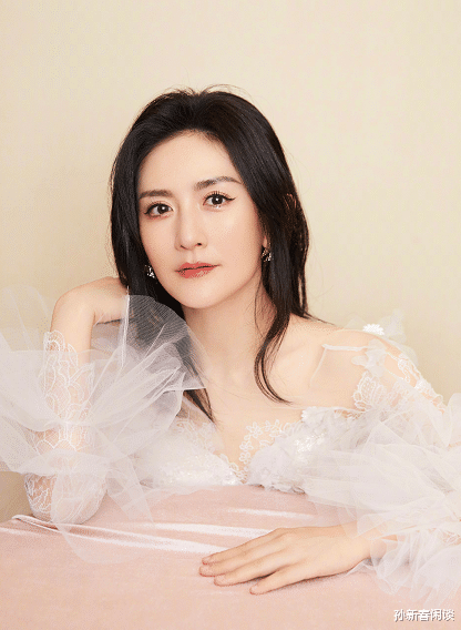 谢娜|谢娜首晒二胎小女儿！直言感恩2021，还自曝姐姐年底抗癌成功