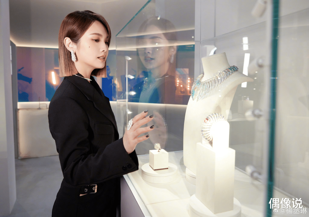 李荣浩|李荣浩双11晚会造型沧桑，满脸胡茬像流浪汉，本尊晒照回应