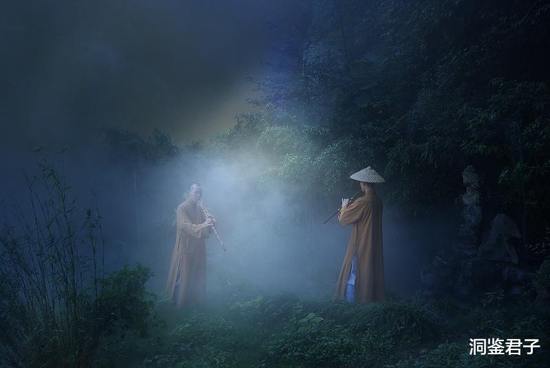 洞鉴君子|到寺庙拜佛，为何要三炷香，三叩首？其实这里面有很深刻的意义