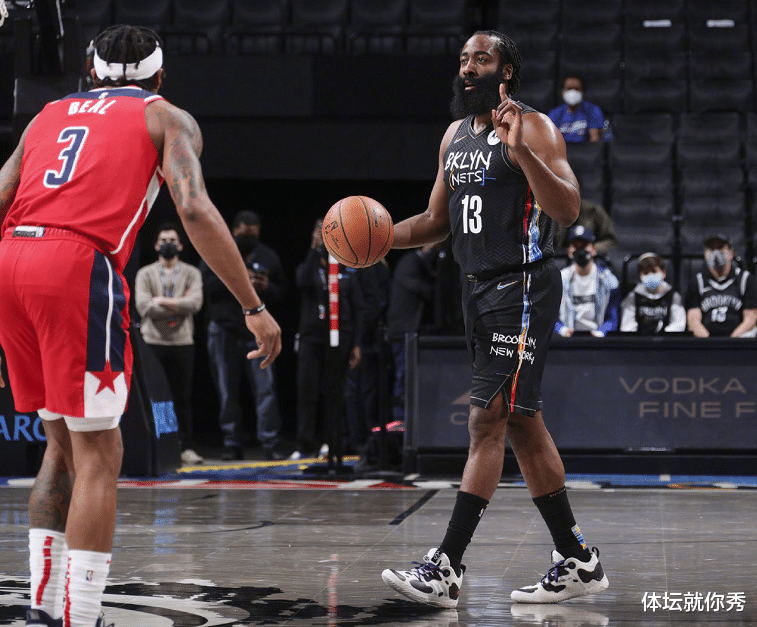 凯里·欧文|最后3.2秒，威少走向了哈登，谁注意欧文的举动，可怜巴巴的求人