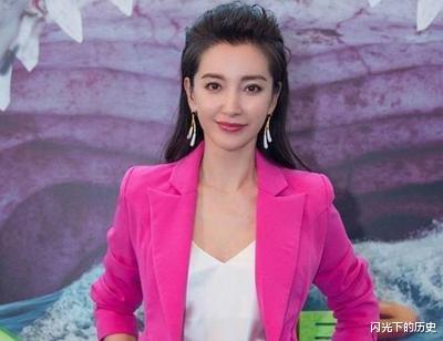 李冰冰|有一次，李冰冰开出10w月薪招聘保姆，应聘的保姆把菜洗得干干净净，她却看不上