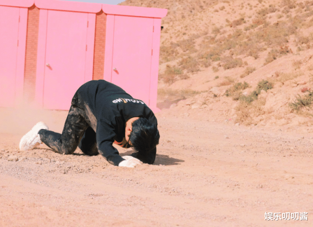 王安宇|邓超真不录《5哈》了？给猪唱歌被水枪喷脸，如今自己官宣新综艺