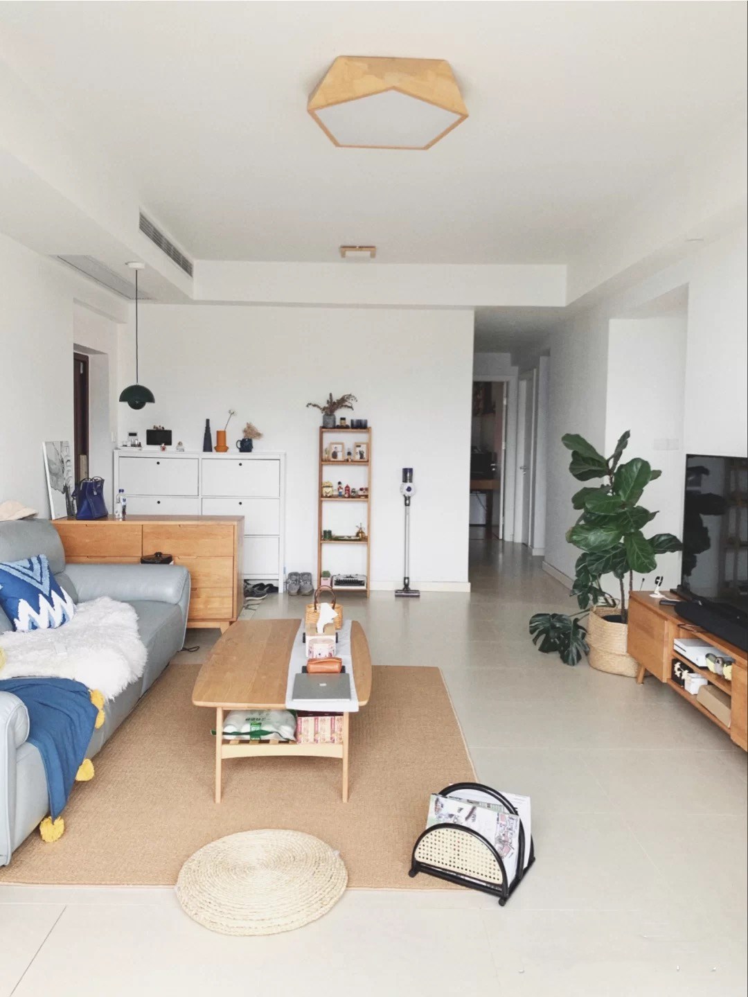 |90后女生家中的精致场面，进门就是风景，入住两年依然整洁温馨