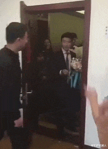 每天都是潮人|足疗店按摩，妹子怎么这幅表情啊？她是不是不舒服