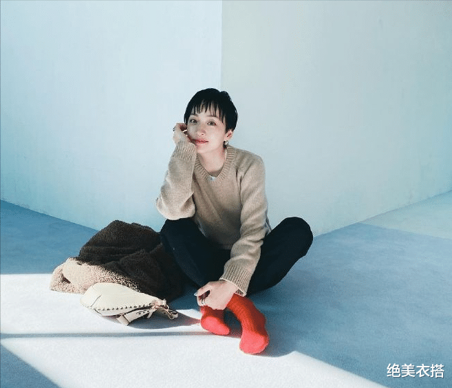 衬衫 为什么中年女人“烫发”显老气?3留、3不留的造型精髓,鲜为人知