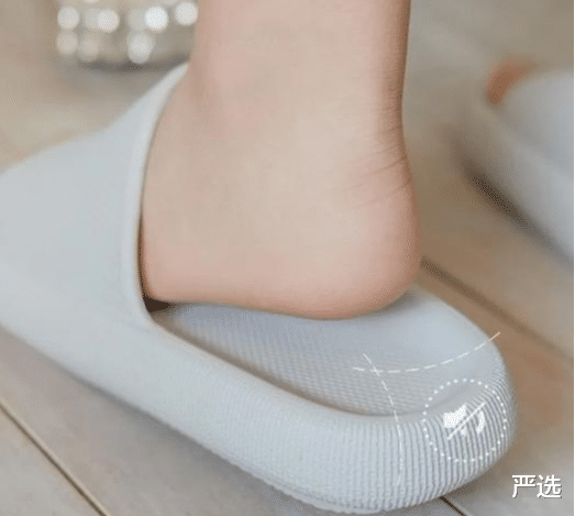 严选|李佳琦直播间被挤爆，只为一双“踩屎感”拖鞋，网友：上脚太解压了