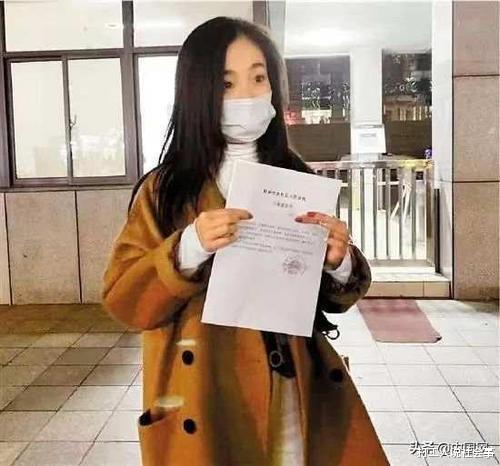 公然侮辱女性 贵州贵阳一网约车不雅标语惹众怒 律师:追究责任