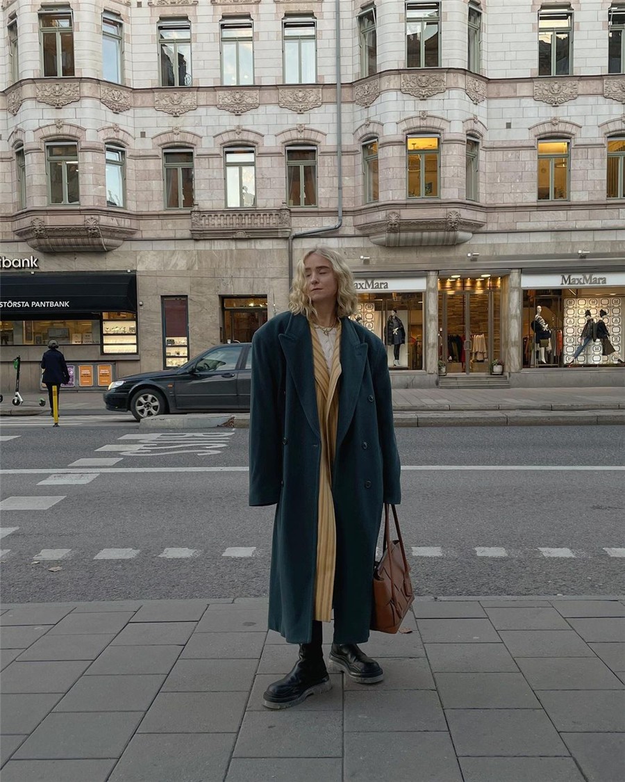 全球时尚风行 冬日的大衣怎么穿更保暖！掌握3点穿搭技巧，高级且修饰身材