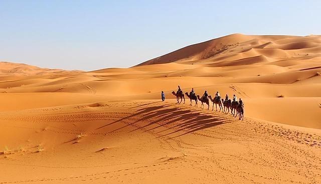 撒哈拉沙漠有多深?如果挖空沙子,下面还能剩下什么?