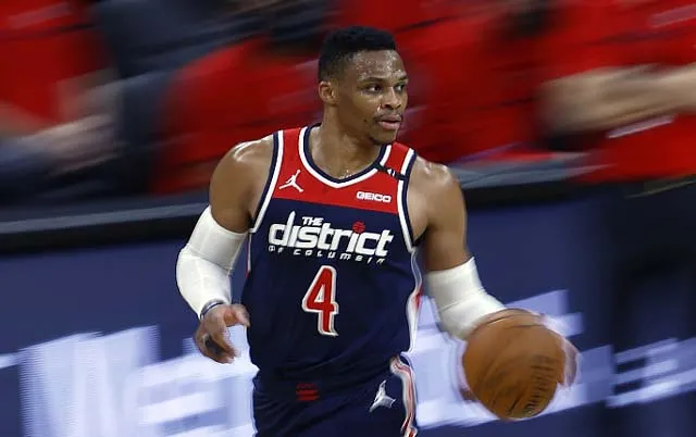 刘华体会讲体育课|3消息!威少小弟签约官宣!勇士4换3交易状元亏大了,绿军签榜眼