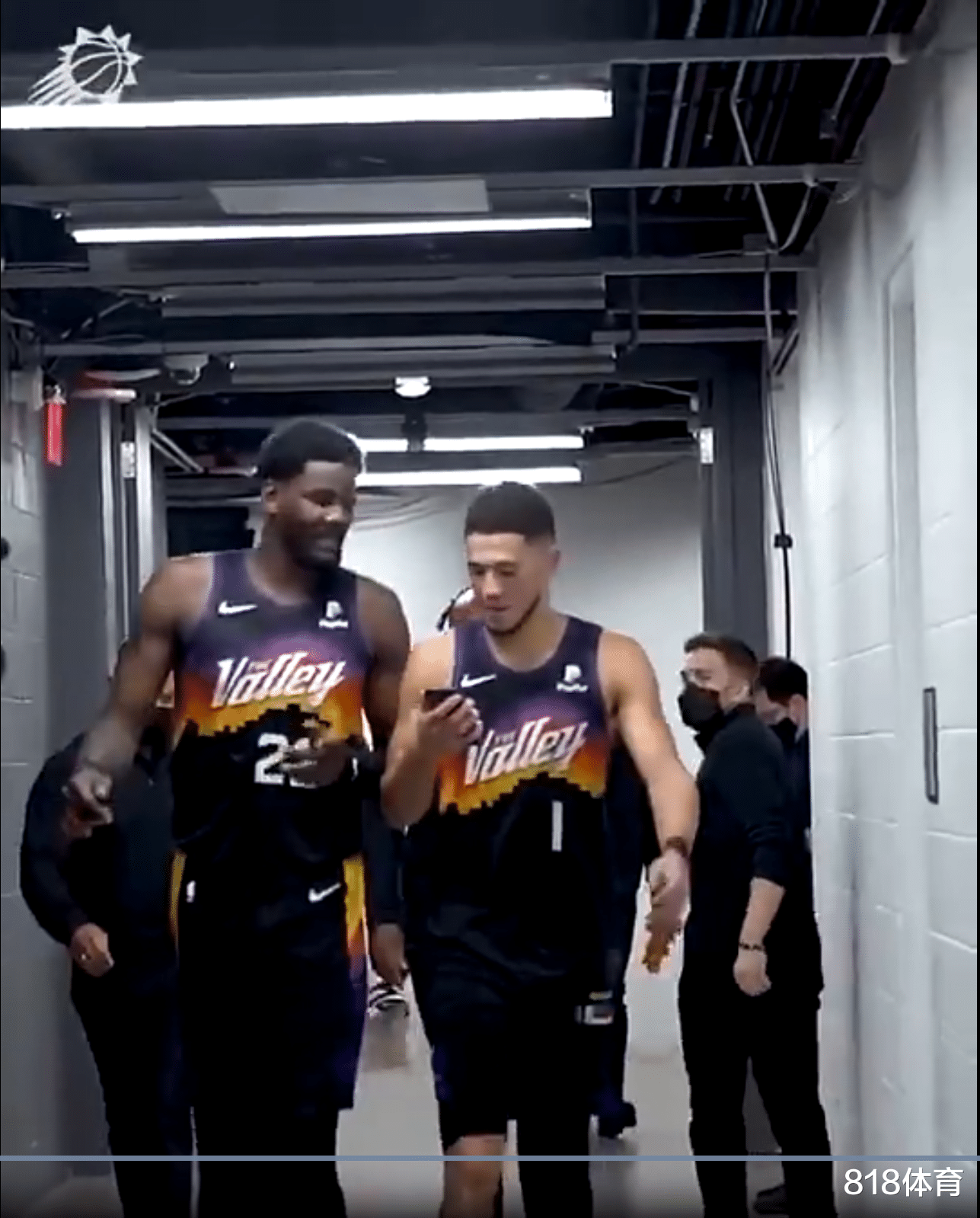 布克|报告领导! 布克艾顿赛后球员通道和保罗视频, 布克邀功: 最后我干进一球