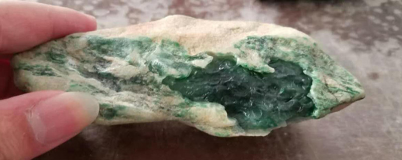 翡翠|帝王绿翡翠原石皮壳特征