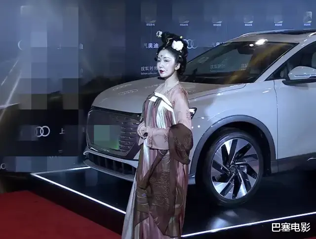 刘敏涛|时尚盛典，时尚在哪？娄艺潇吓人，刘敏涛乱穿，杨颖熟女风压全场