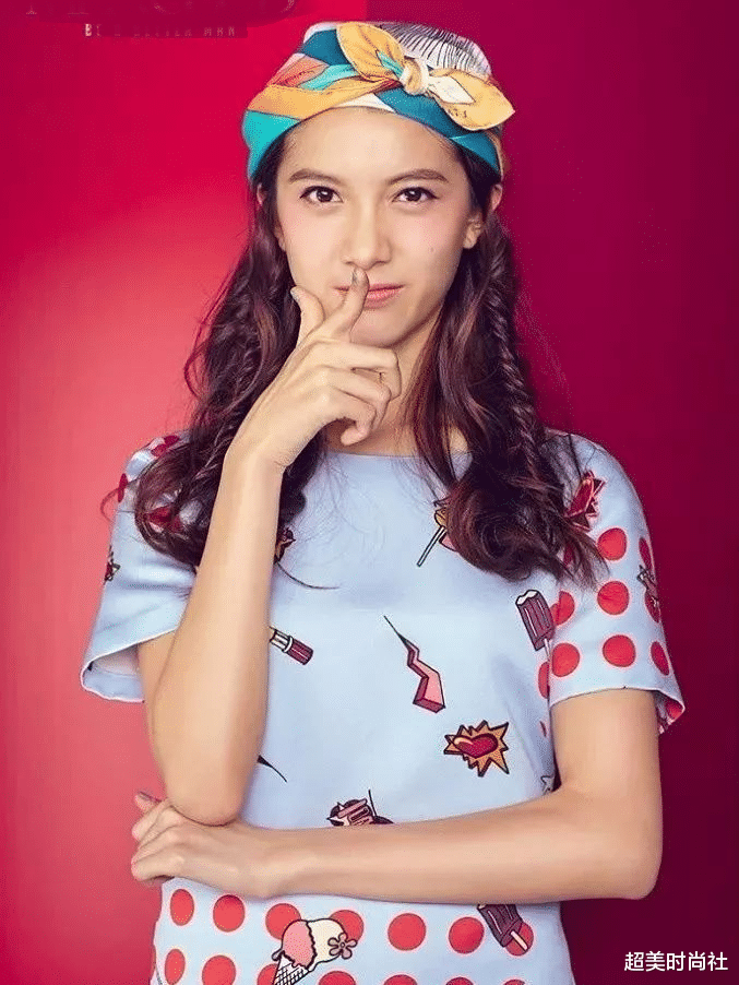 李泽楷|李泽楷签约24岁女星，对方被誉马来西亚女神，现女友穿婚纱催婚