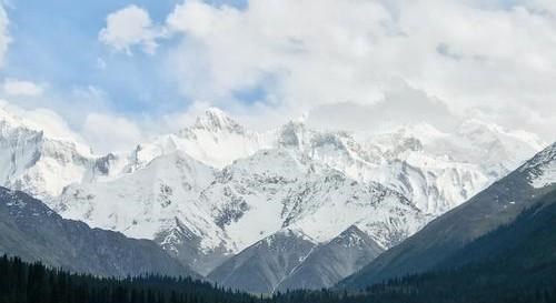 食分的麻麻 新疆万人瞩目！5000人千里赴疆，外媒：中国速度不容小觑