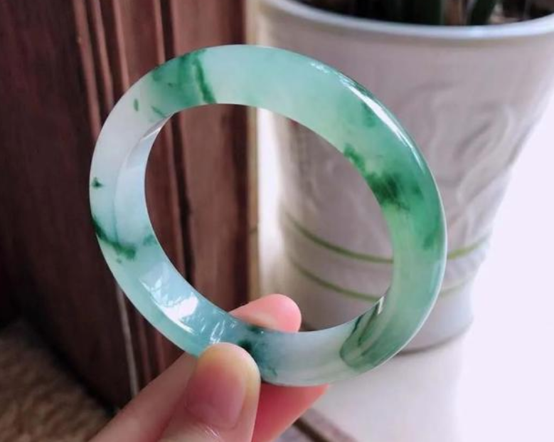 翡翠|翡翠的收藏价值在哪里，看完这六点就明白了