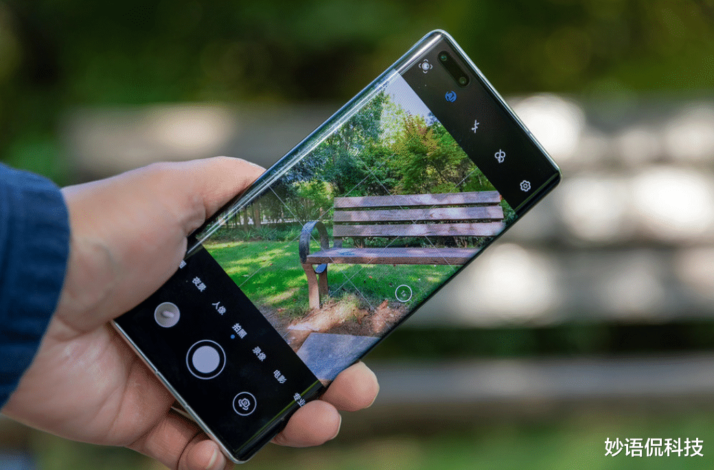 512GB+IP68防水,因酷似华为Mate 40 Pro而热销,如今也降价了