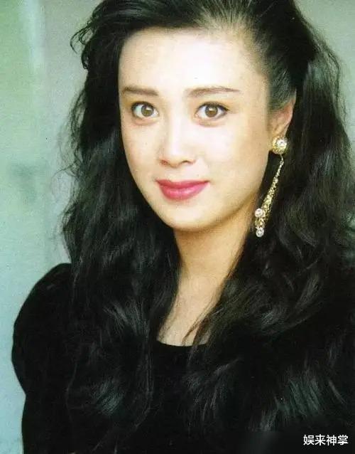 傅艺伟|女神傅艺伟：从最美妲己到亿万富婆，为何还自甘堕落沦为阶下囚？