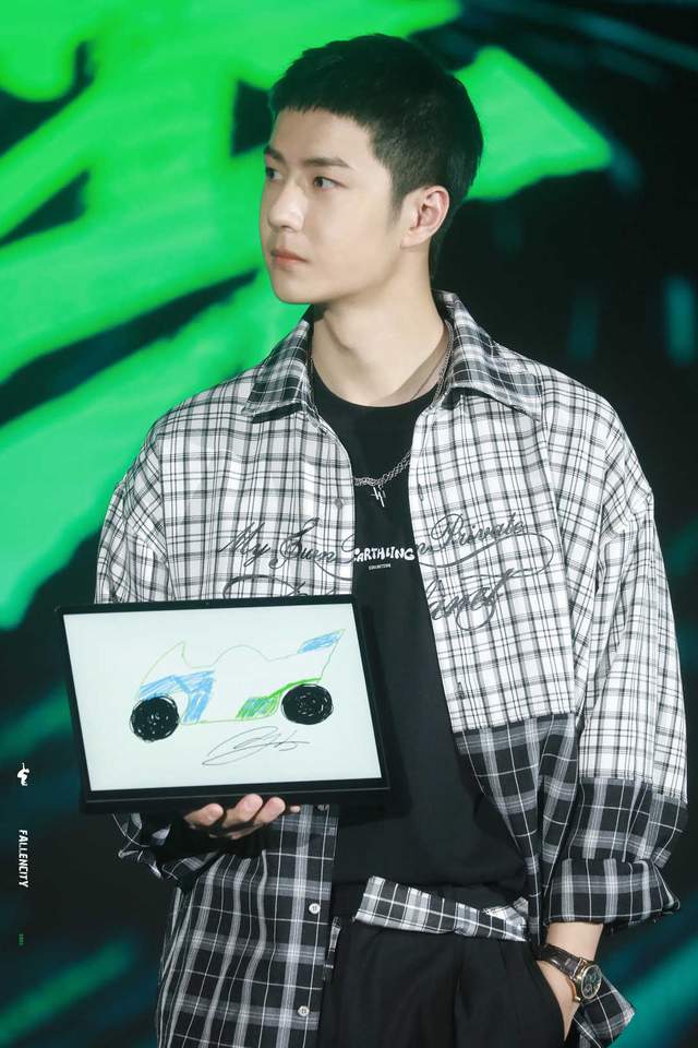 发型|王一博：我的发型我想做就做，敢想敢博的拽王，不服憋着