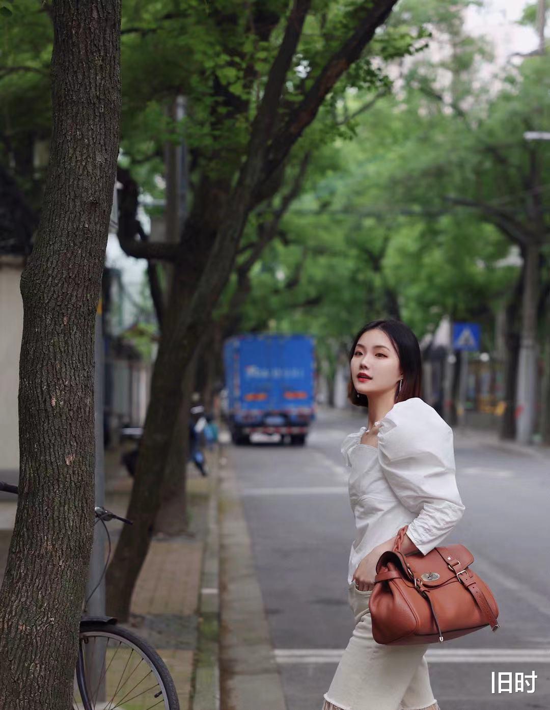 旧时|夏天学时尚博主穿素色衣服，经典又耐看