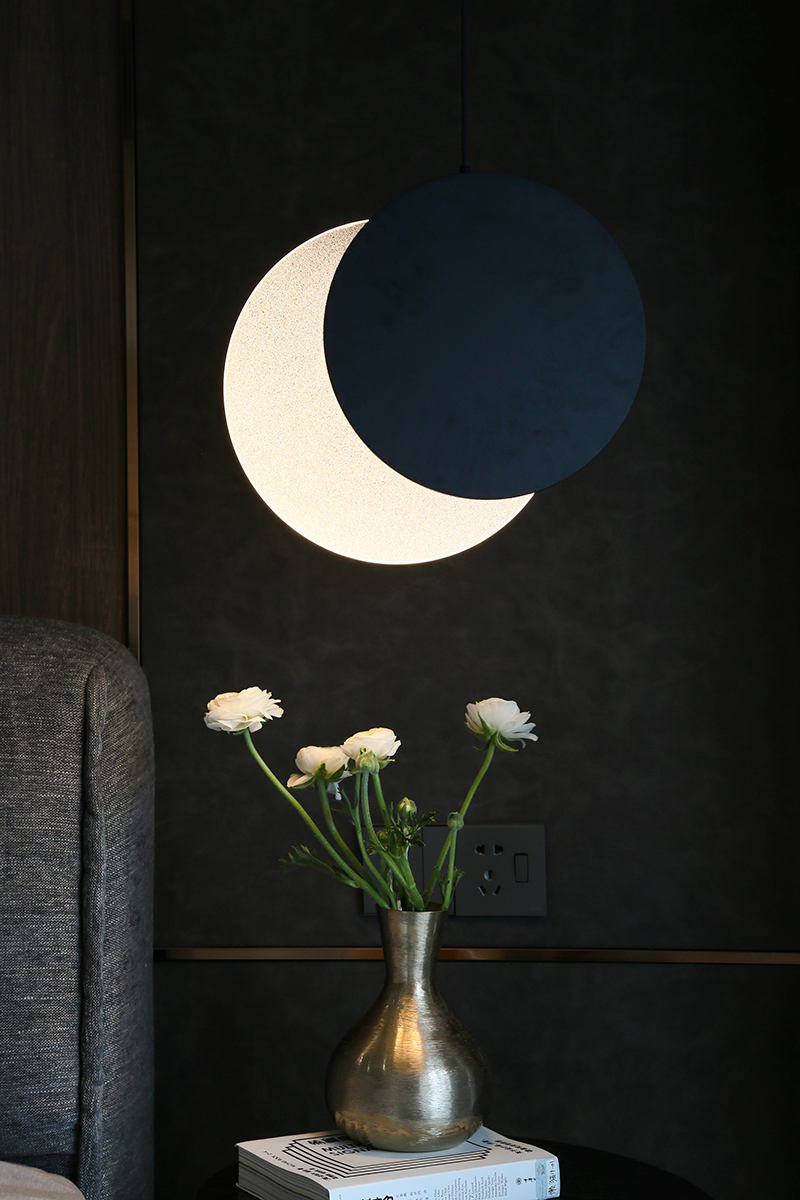 设计师|单身女青年的家,客厅选择超大电视机,让客厅瞬间变成影音室