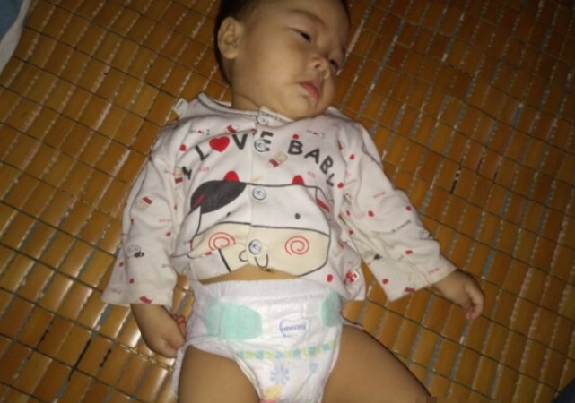 京妈说|进入三伏天，宝宝热得睡不好，家长三种错误做法是“火上浇油”