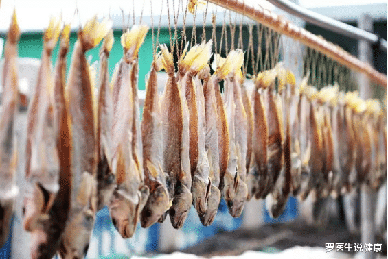 甲状腺|比烟酒还伤甲状腺！世界卫生组织已呼吁停止食用，劝你早撤下餐桌