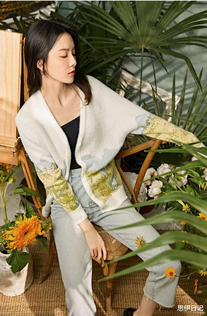 思伊日记 充满文艺气息的毛衣，让你日常穿搭拥有艺术氛围，展现个性气质