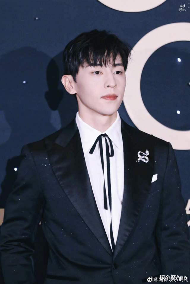 小姐姐|邓伦刻在DNA的西装礼仪！不是为了演戏而演戏，而是“拍他所爱”