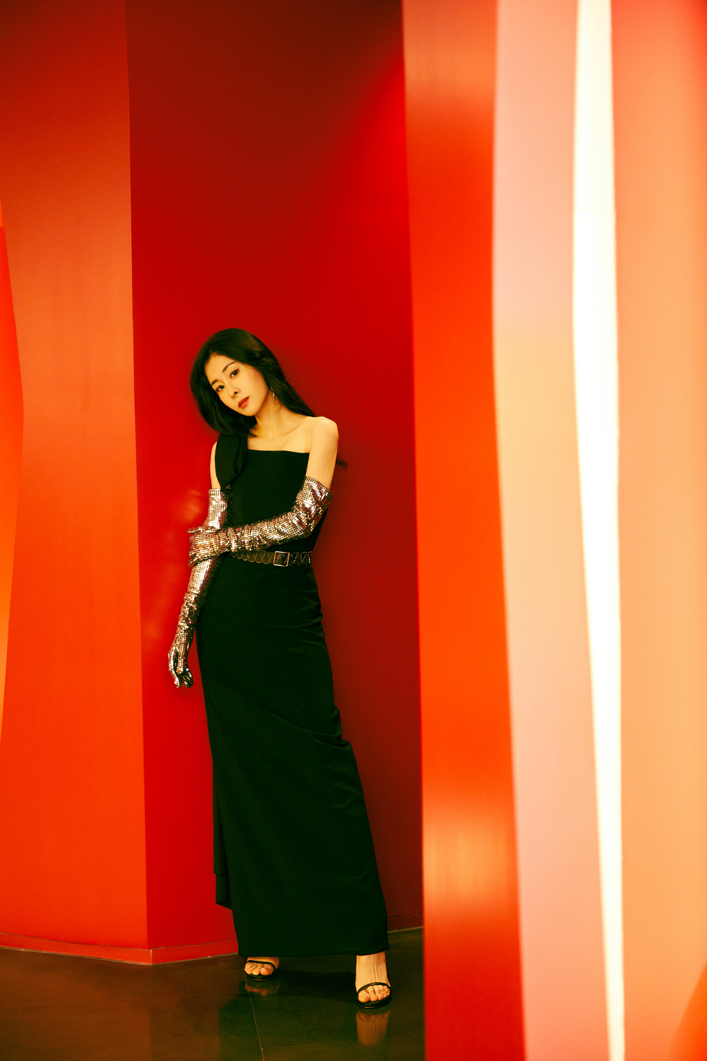 张碧晨|张碧晨官宣当妈后综艺首秀,穿紧身礼服做客《快本》,曲线太抢镜