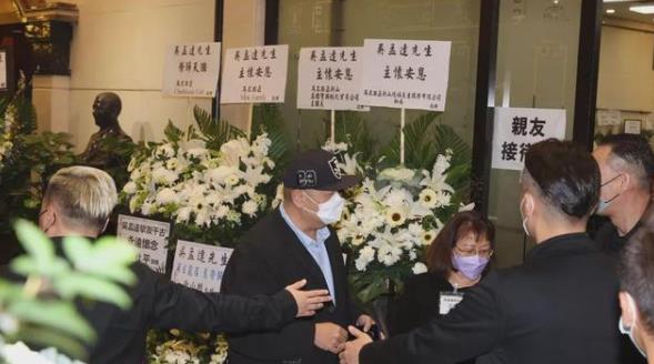 周星驰|吴孟达丧礼举行，仅20多位明星到场，周星驰一个细节让人感动